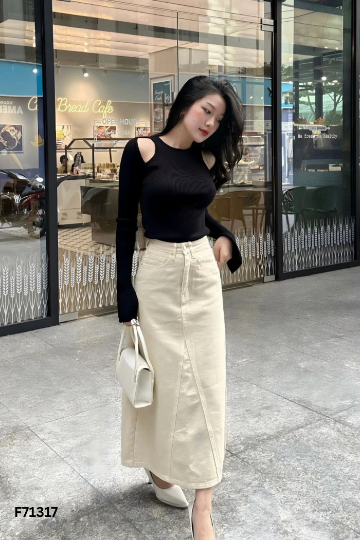 Áo đen dài tay khoét vai