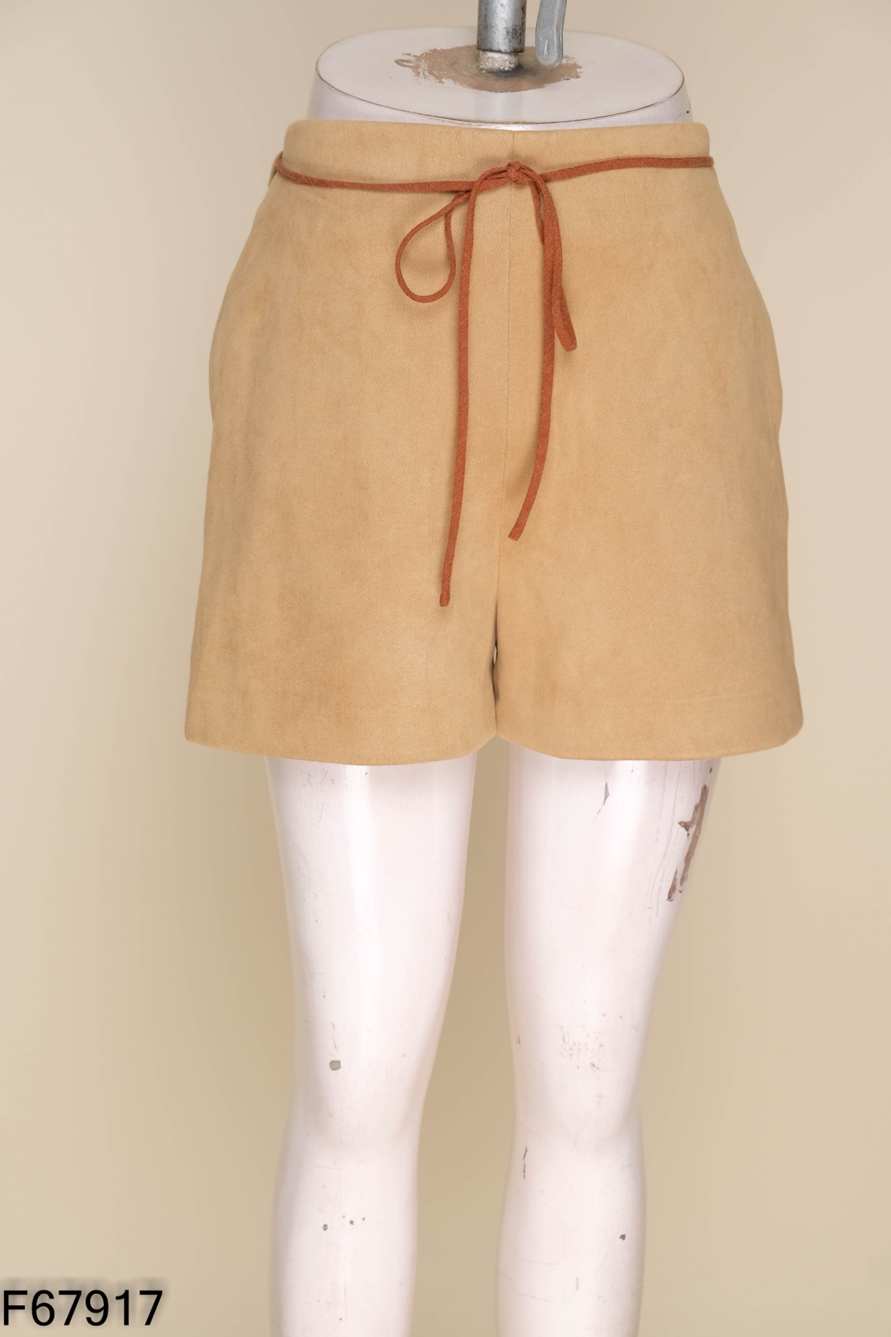 Quần shorts nâu trơn