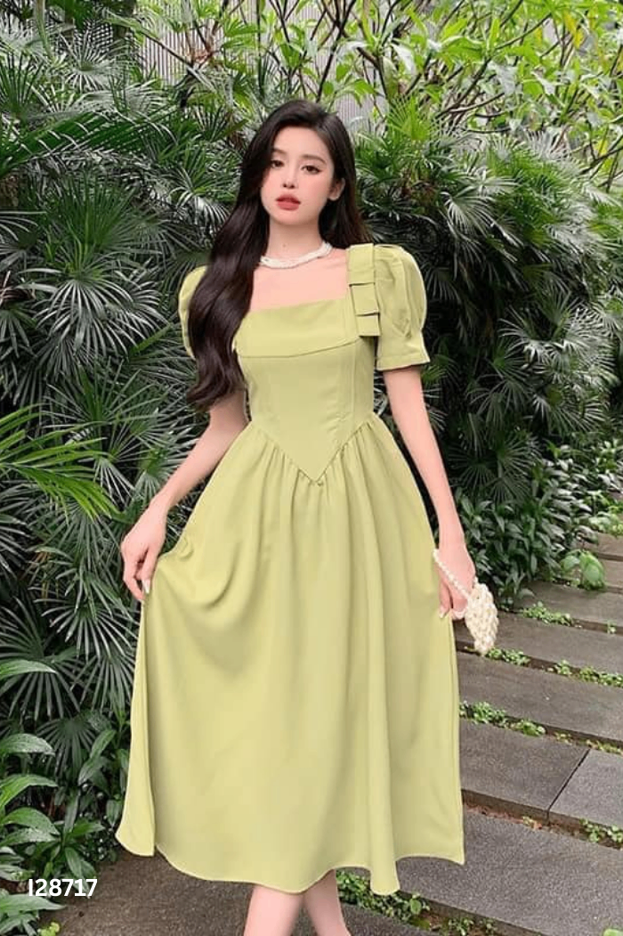 Váy xanh cổ vuông