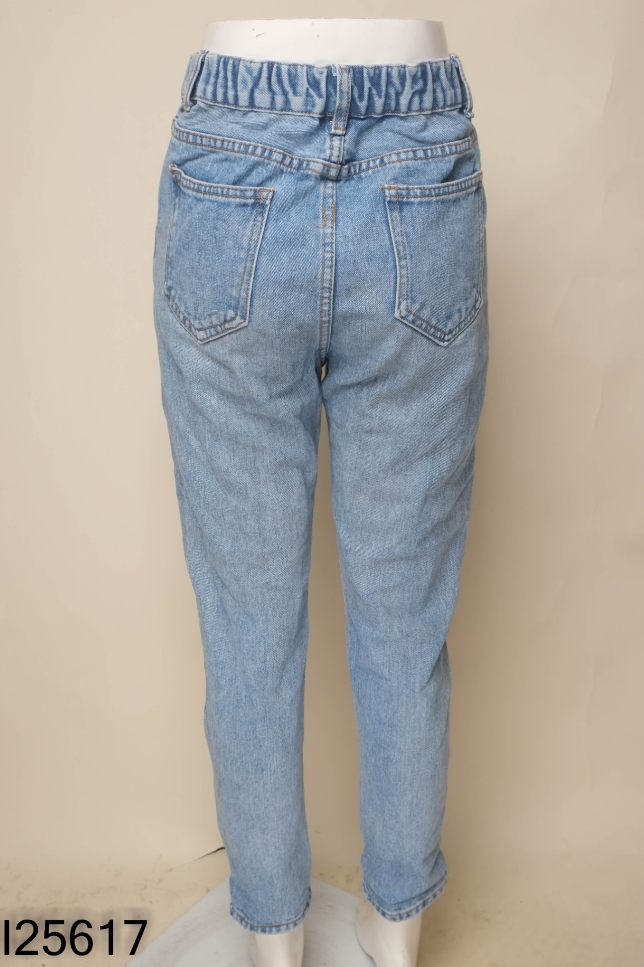 Quần jeans xanh trơn