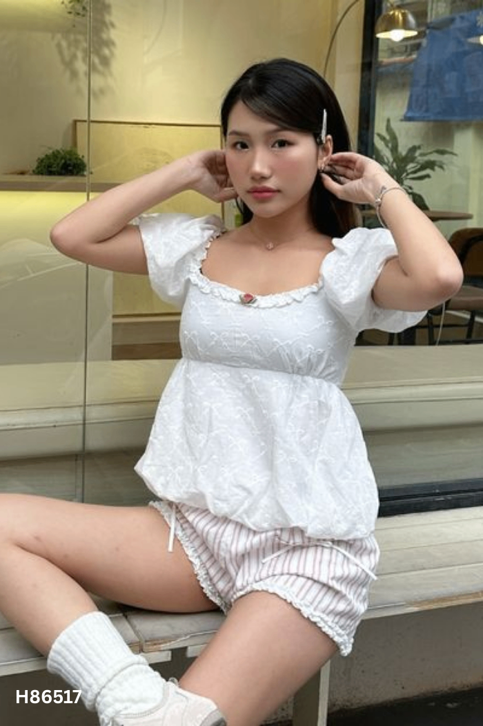 Áo trắng REMOLACHA tay phồng đính hoa