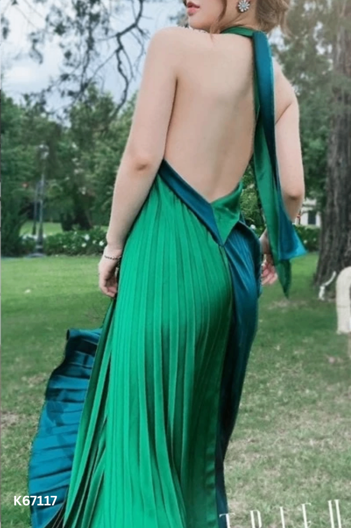 Váy maxi xanh xếp ly