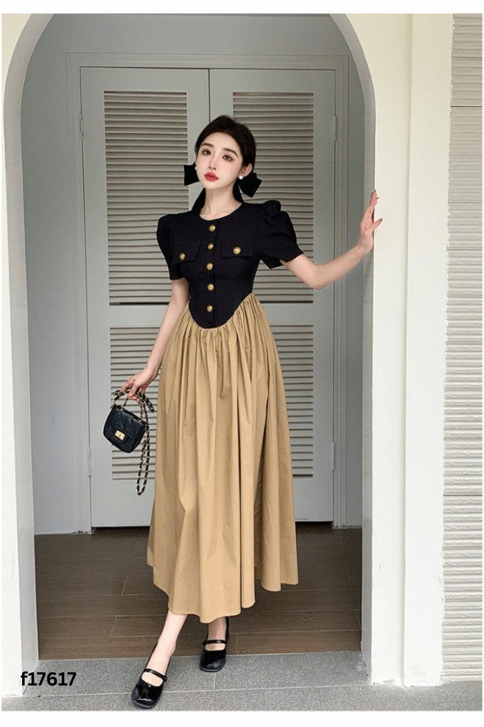 Váy đen cúc vàng phối nâu