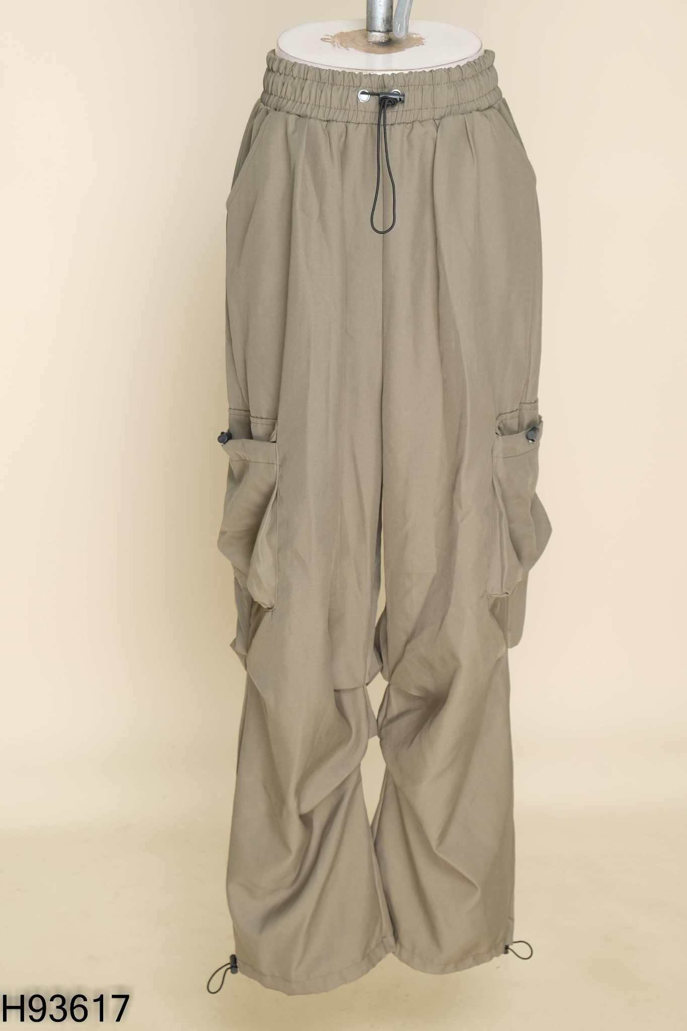 Quần jogger xanh túi hộp