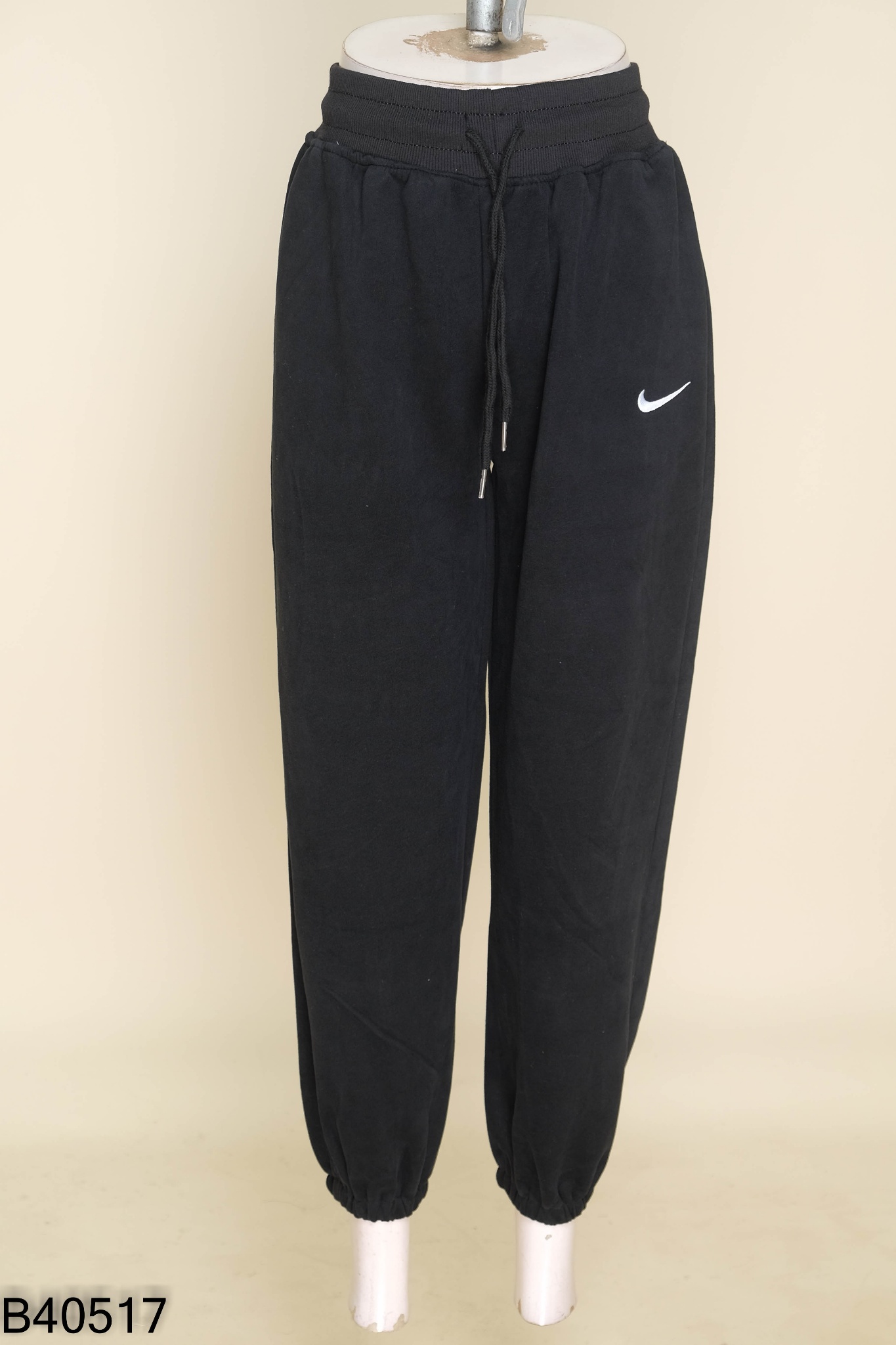 Quần jogger nỉ đen