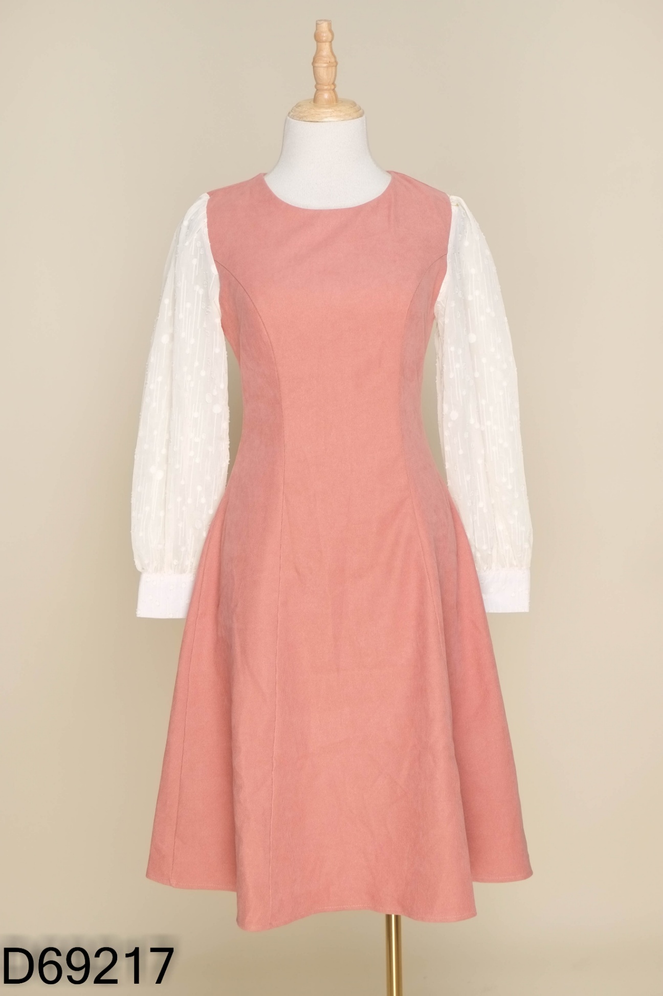 Váy KHADI nhung tăm hồng tay be