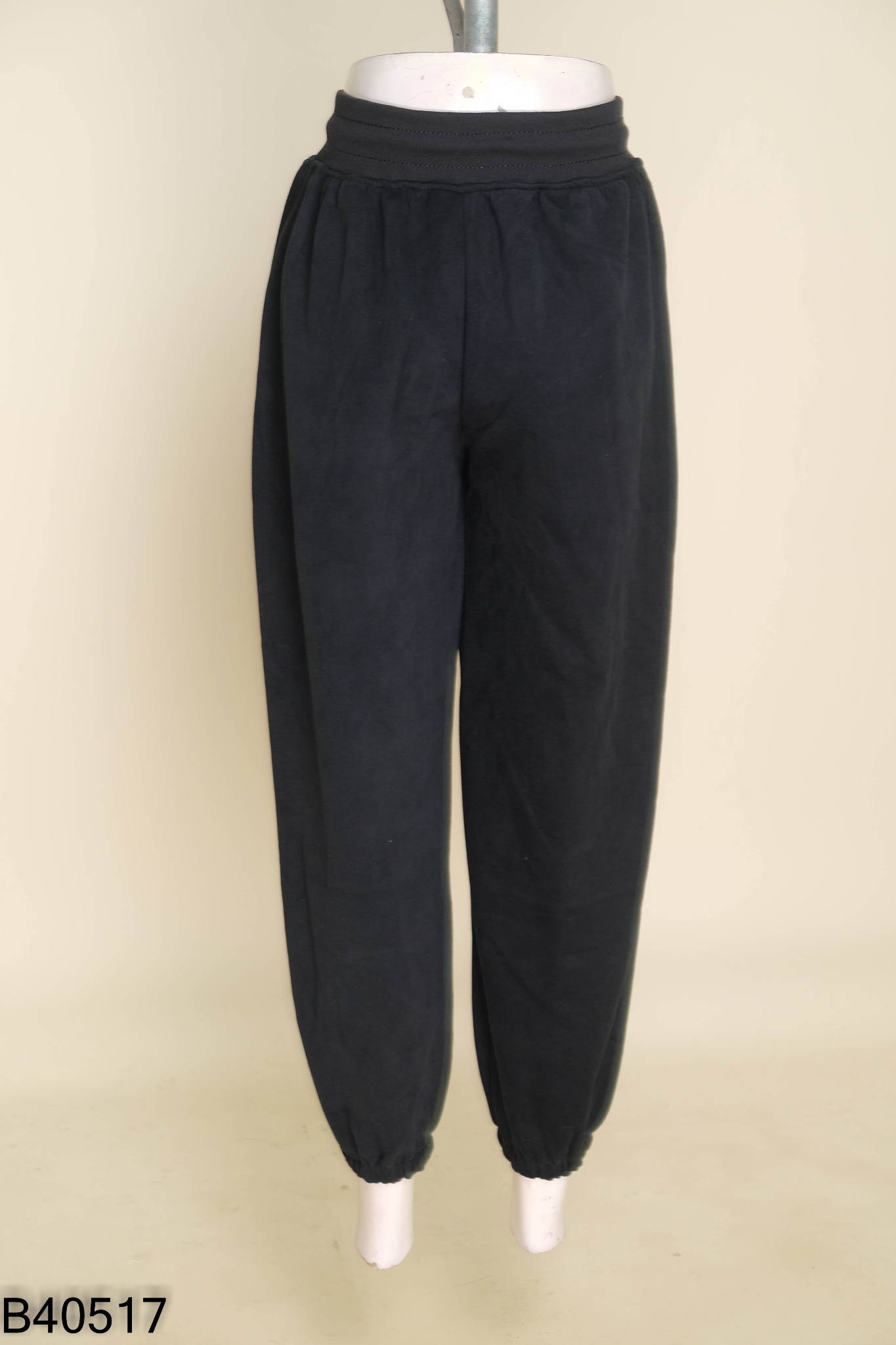 Quần jogger nỉ đen