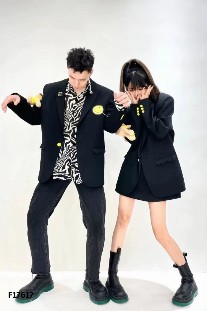 Áo blazer đen đính ngọc
