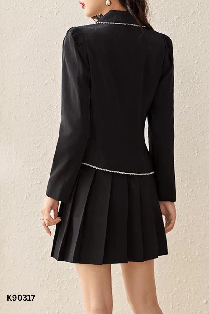 Blazer đen viền trắng