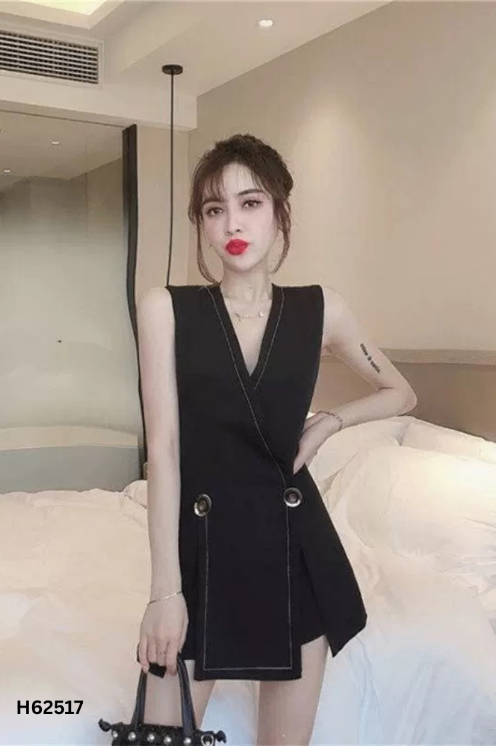 Váy đen sát nách viền chỉ trắng