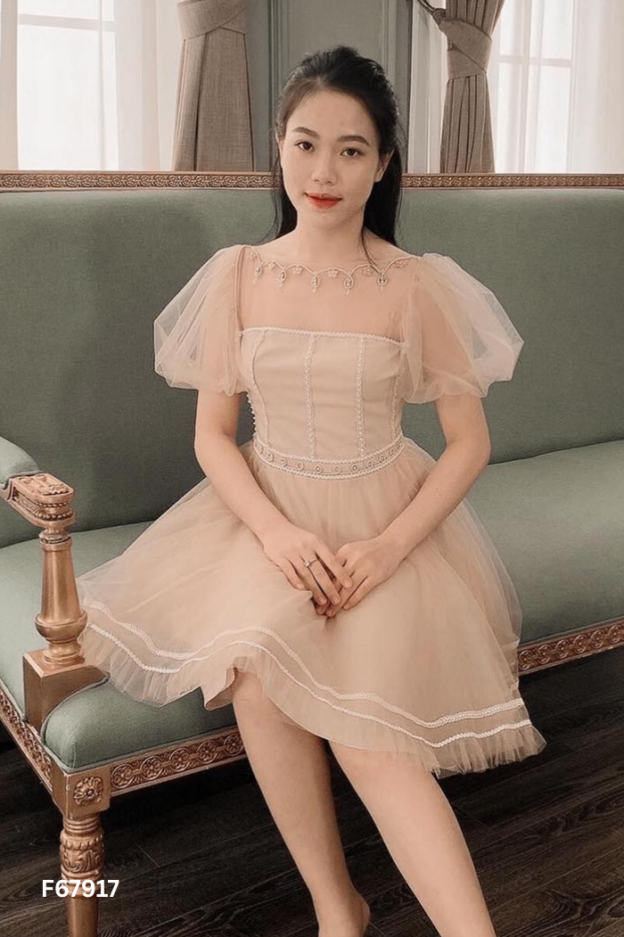 Váy lưới be THE MAVEN đính ngọc