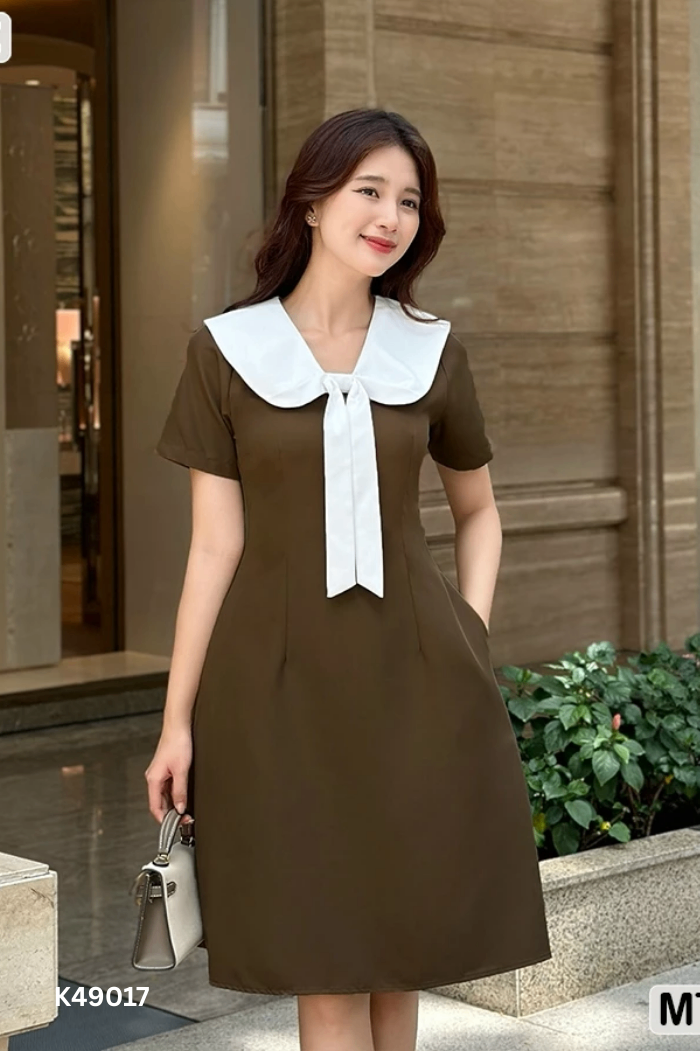 Váy nâu cổ trắng