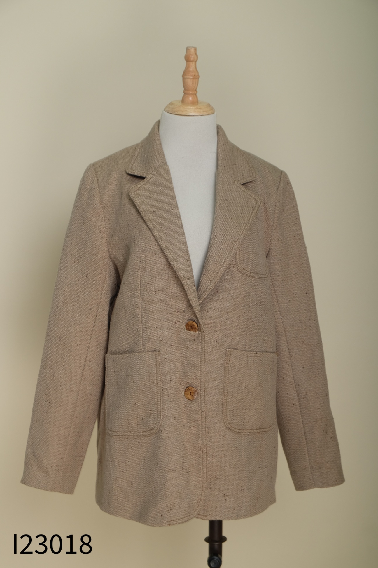 Áo blazer MAY BY MÂY cúc gỗ