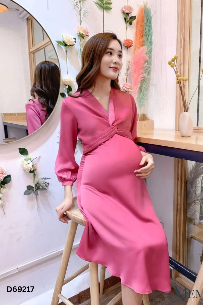 Váy lụa hồng trơn
