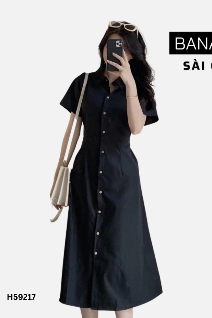 Váy đen phối khuy