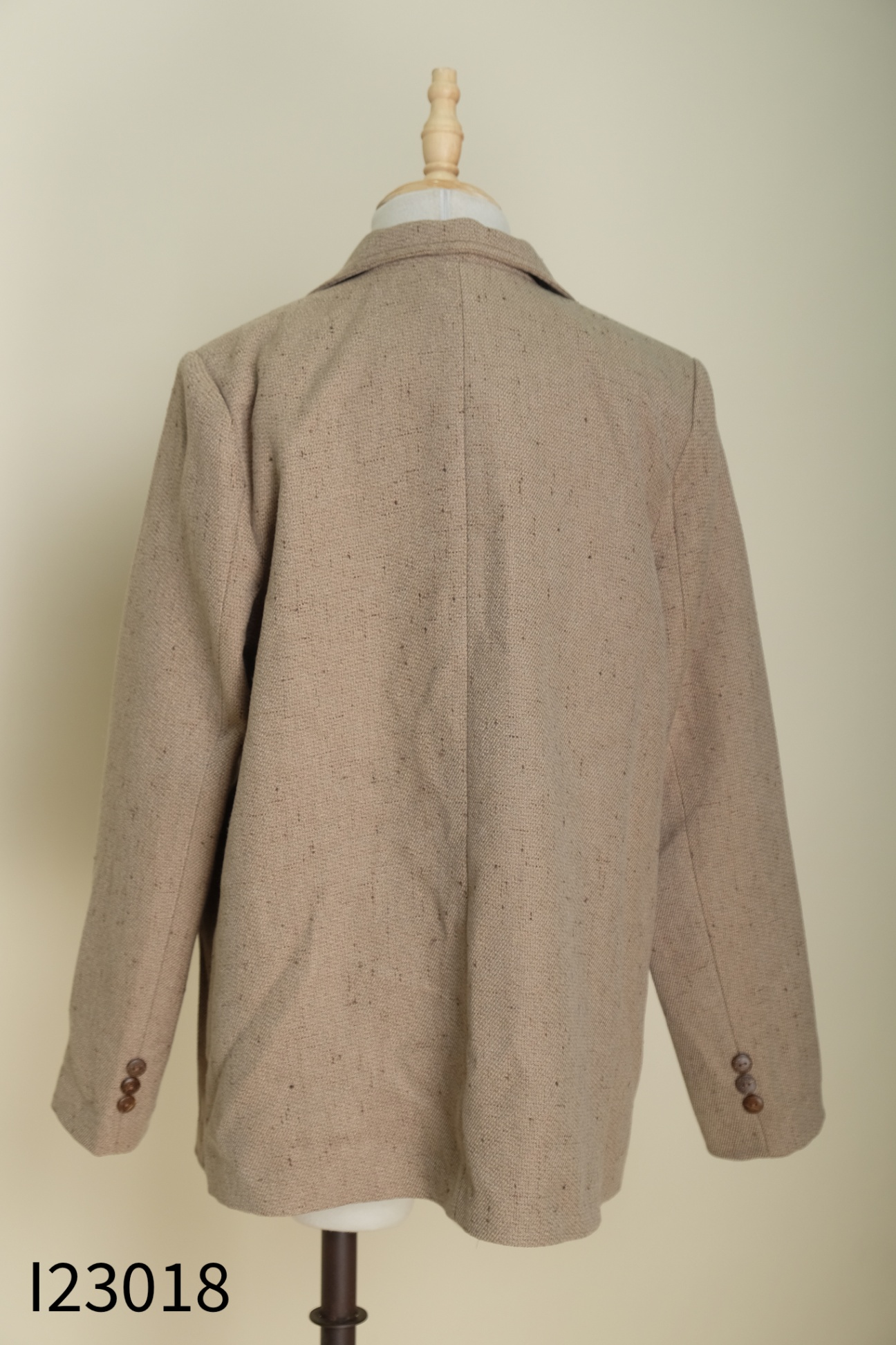 Áo blazer MAY BY MÂY cúc gỗ