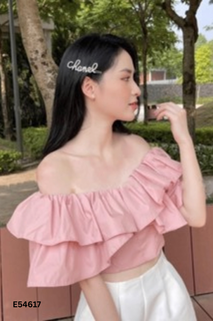 Áo trễ vai hồng phối bèo