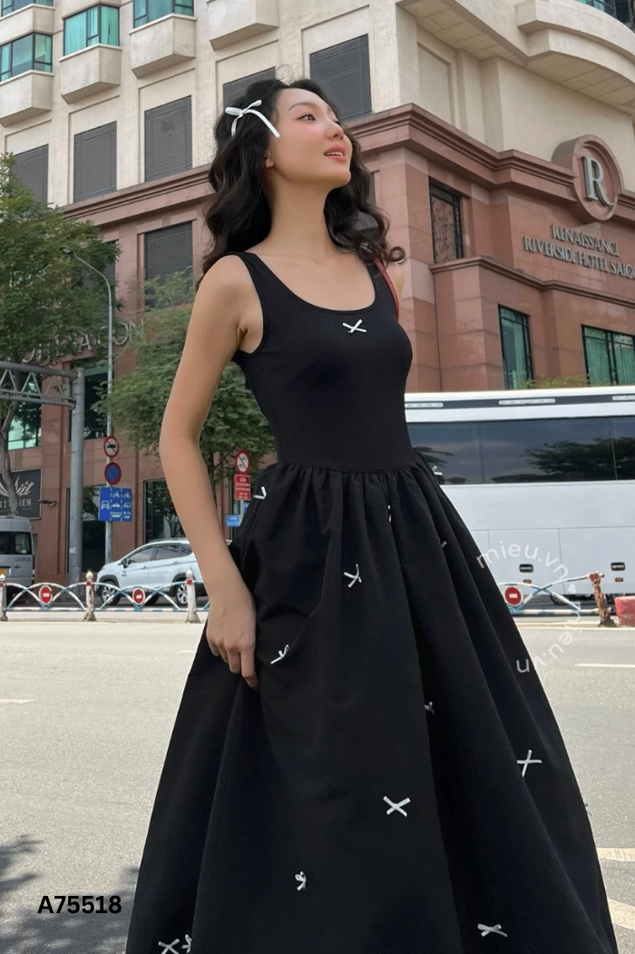 Váy sát nách đen nơ trắng