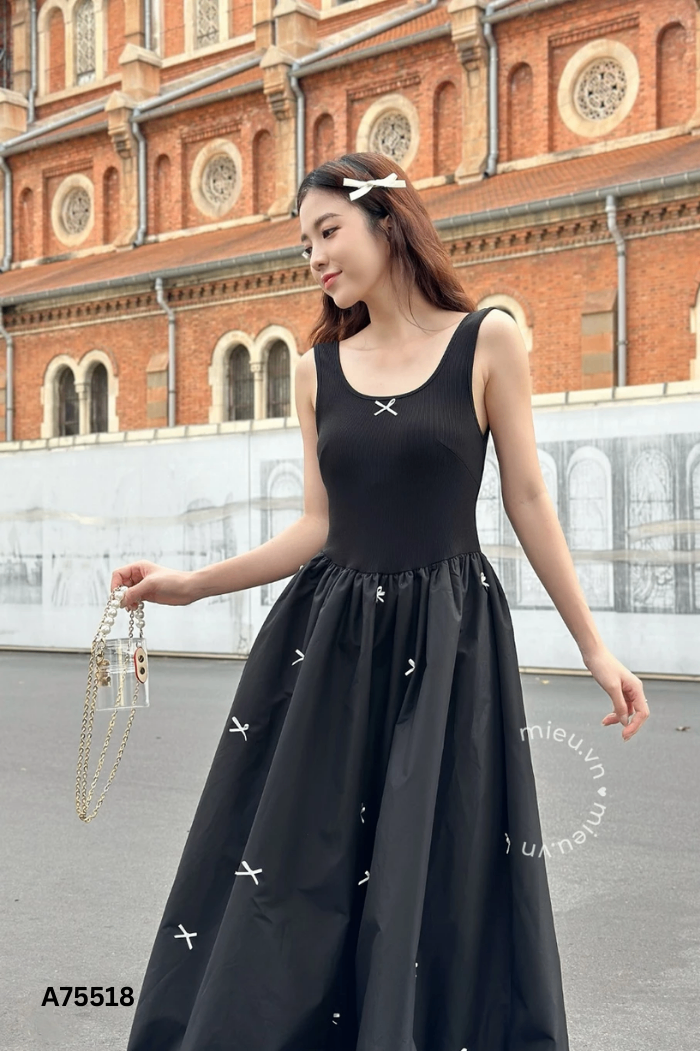Váy sát nách đen nơ trắng