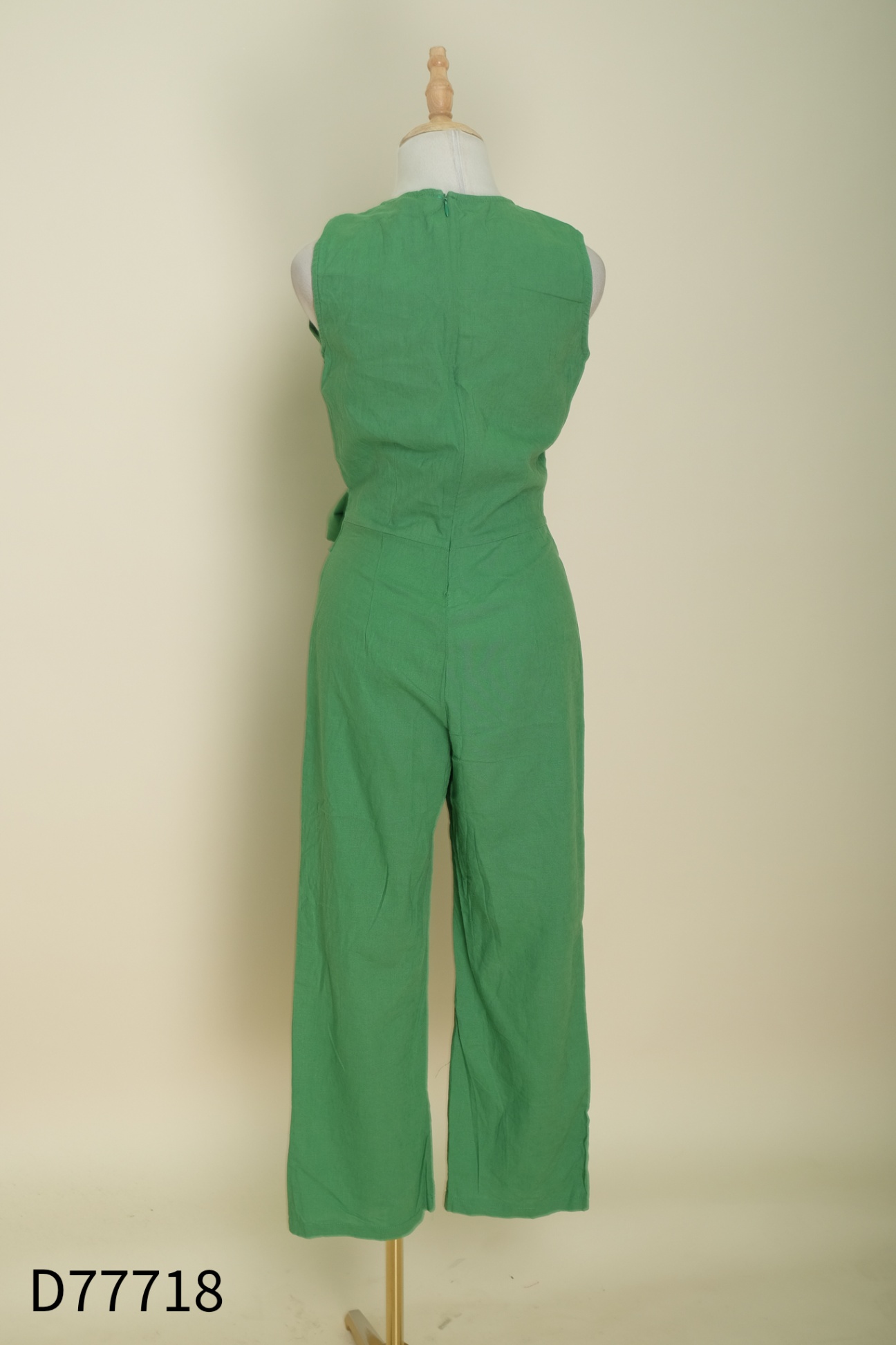 Jumpsuit xanh sát nách