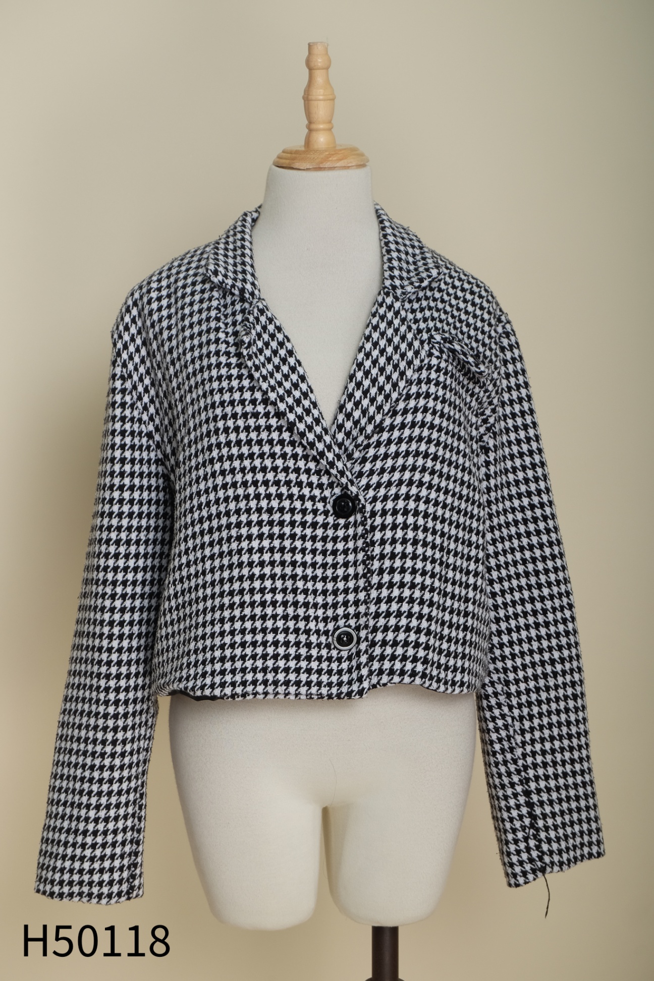 Áo dạ trắng đen cổ vest