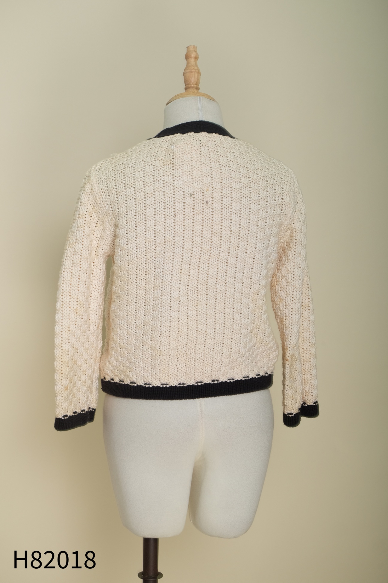 Cardigan len be viền đen