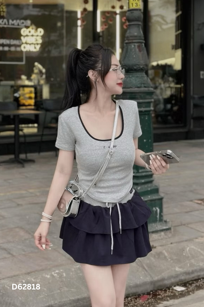 SET Áo xám viền đen + chân váy xanh