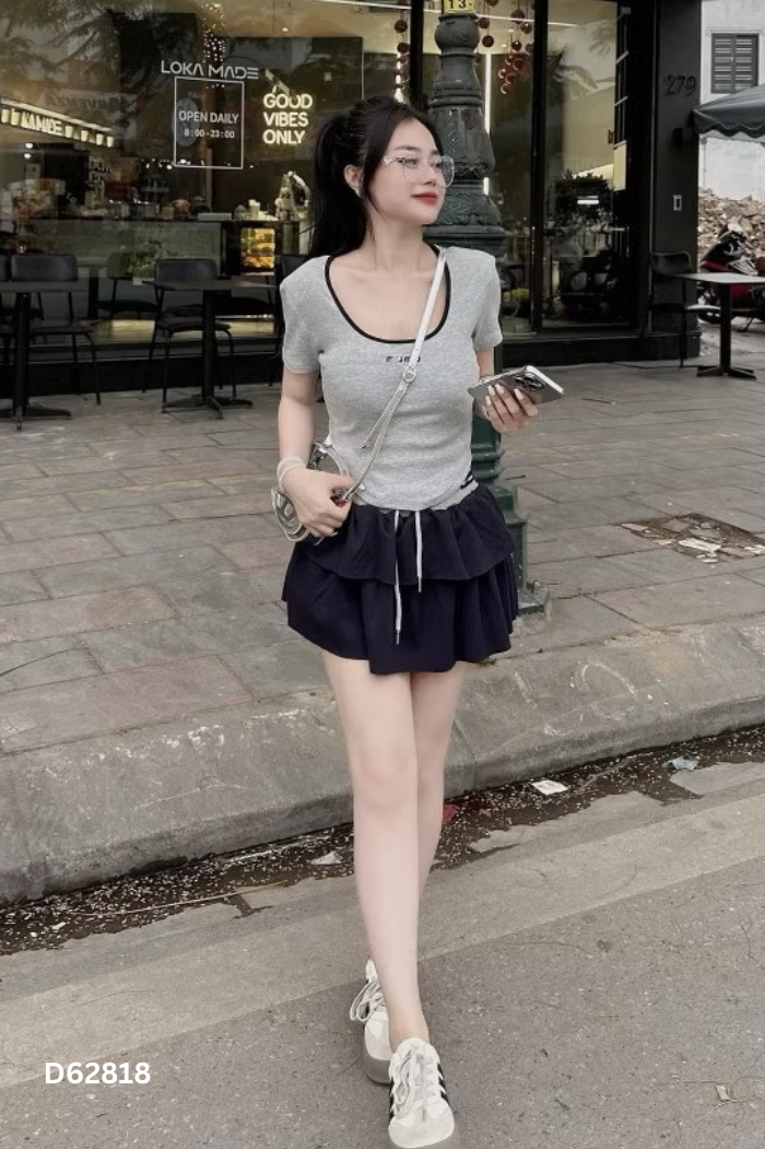 SET Áo xám viền đen + chân váy xanh