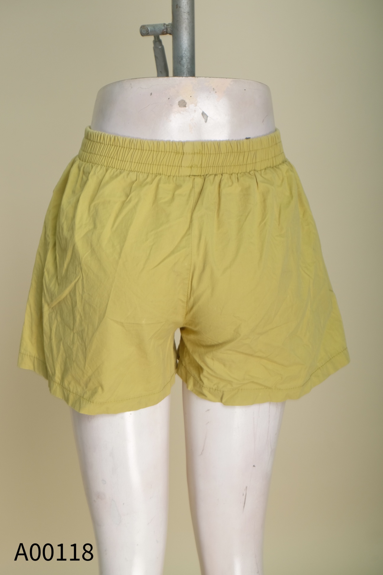 Quần short xanh trơn
