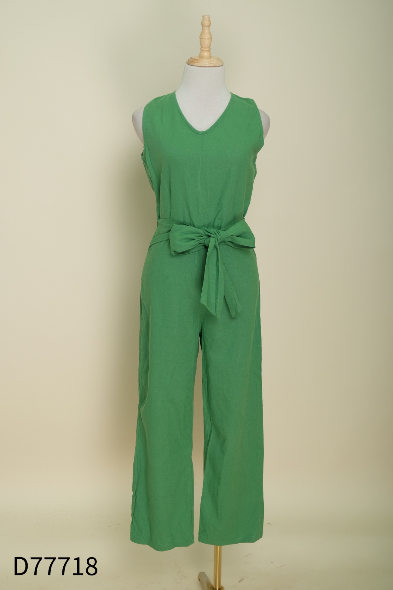 Jumpsuit xanh sát nách