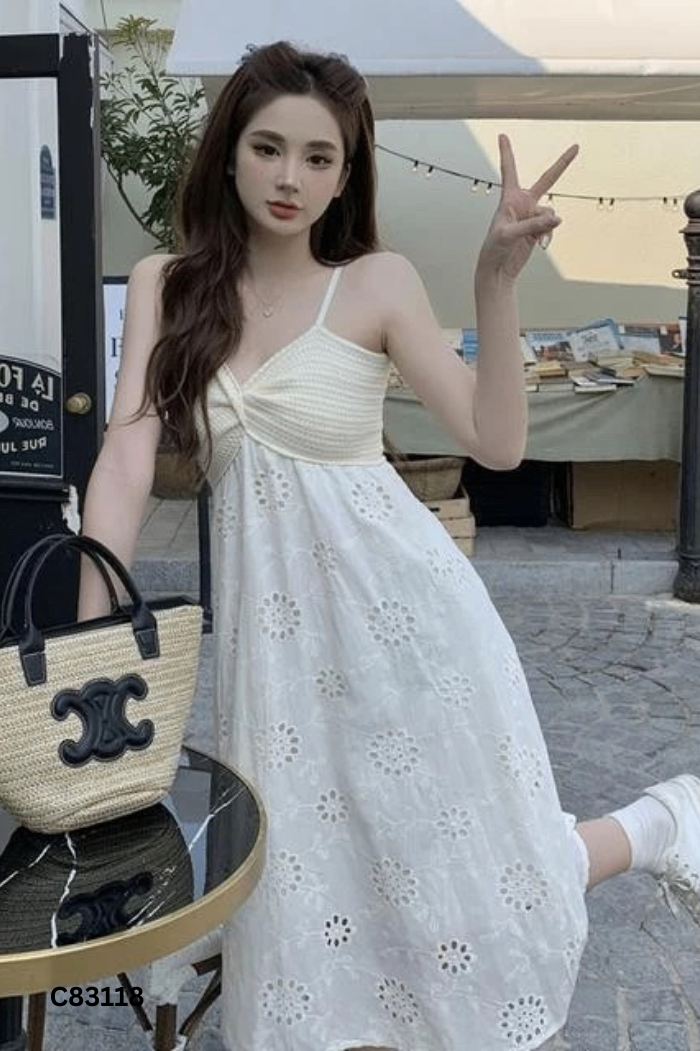 Váy hai dây be phối len xoắn ngực