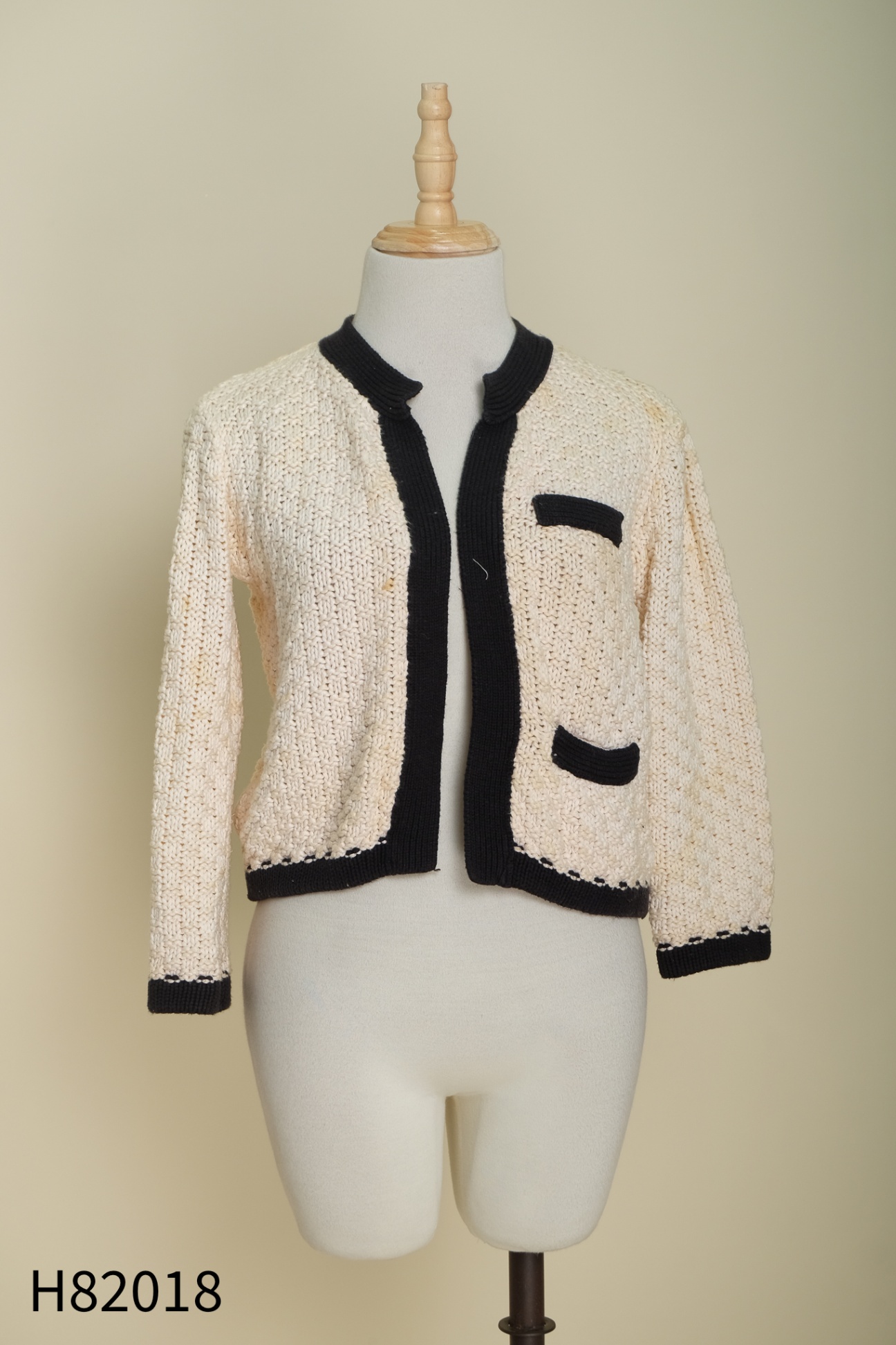 Cardigan len be viền đen