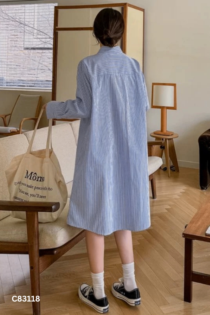 Váy sơ mi xanh sọc phối vạt cổ