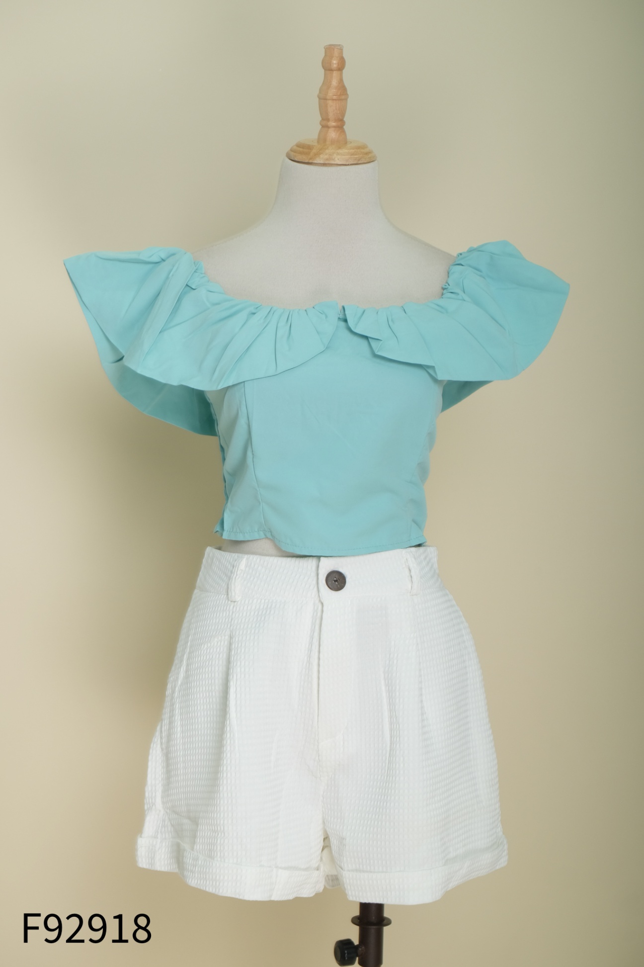 NEWTAG SET Áo xanh + quần short trắng