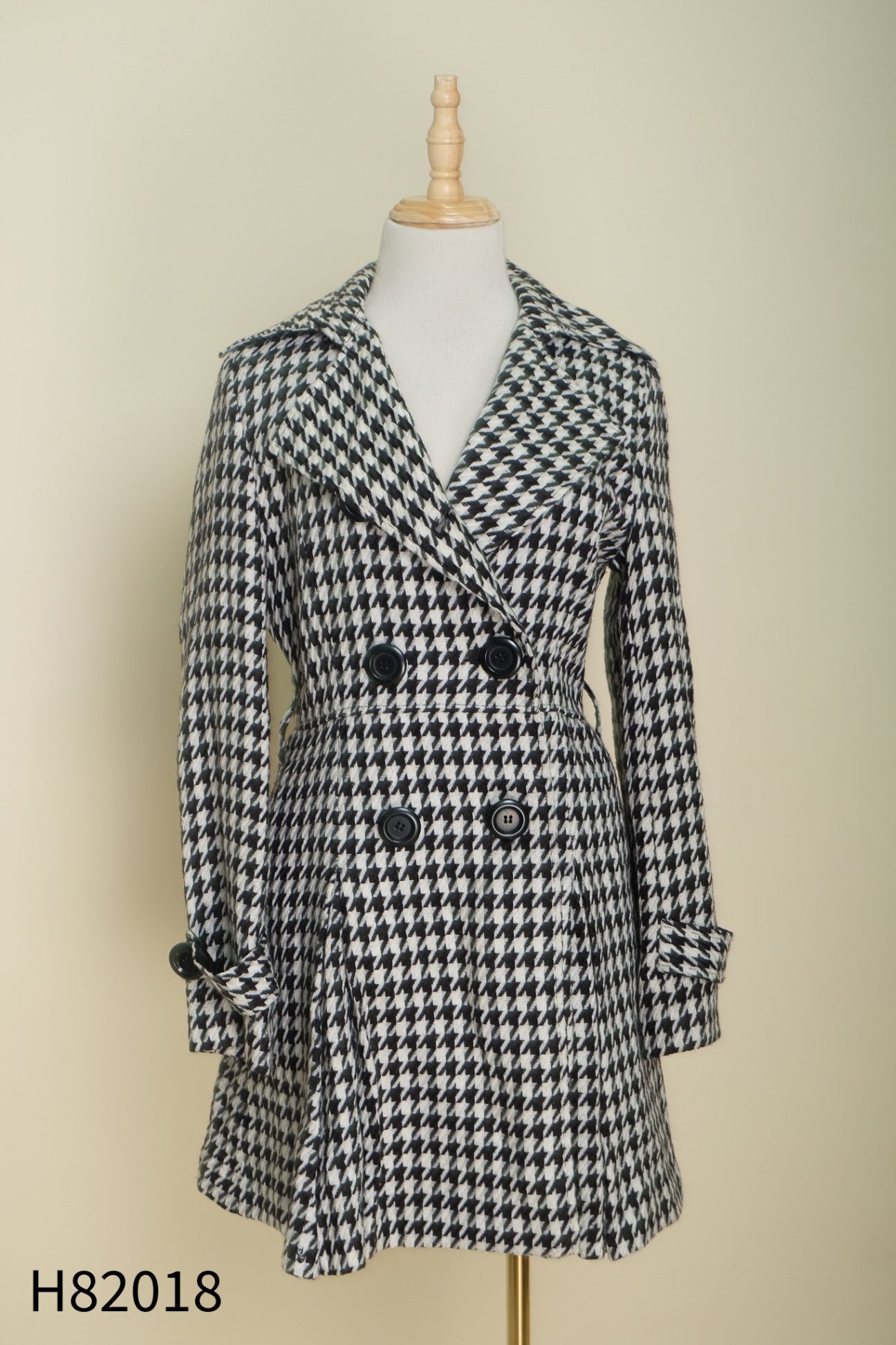 Áo blazer dạ đen trắng