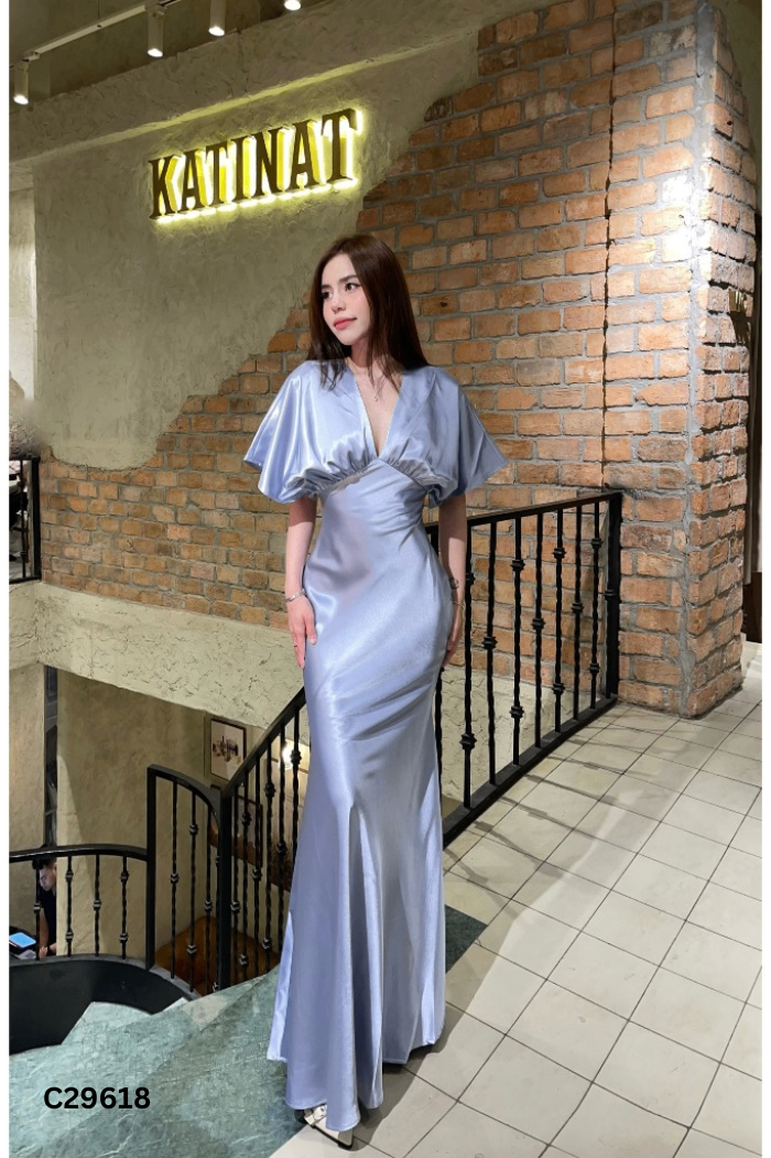 Váy MOMENT HOUSE lụa xanh cổ V
