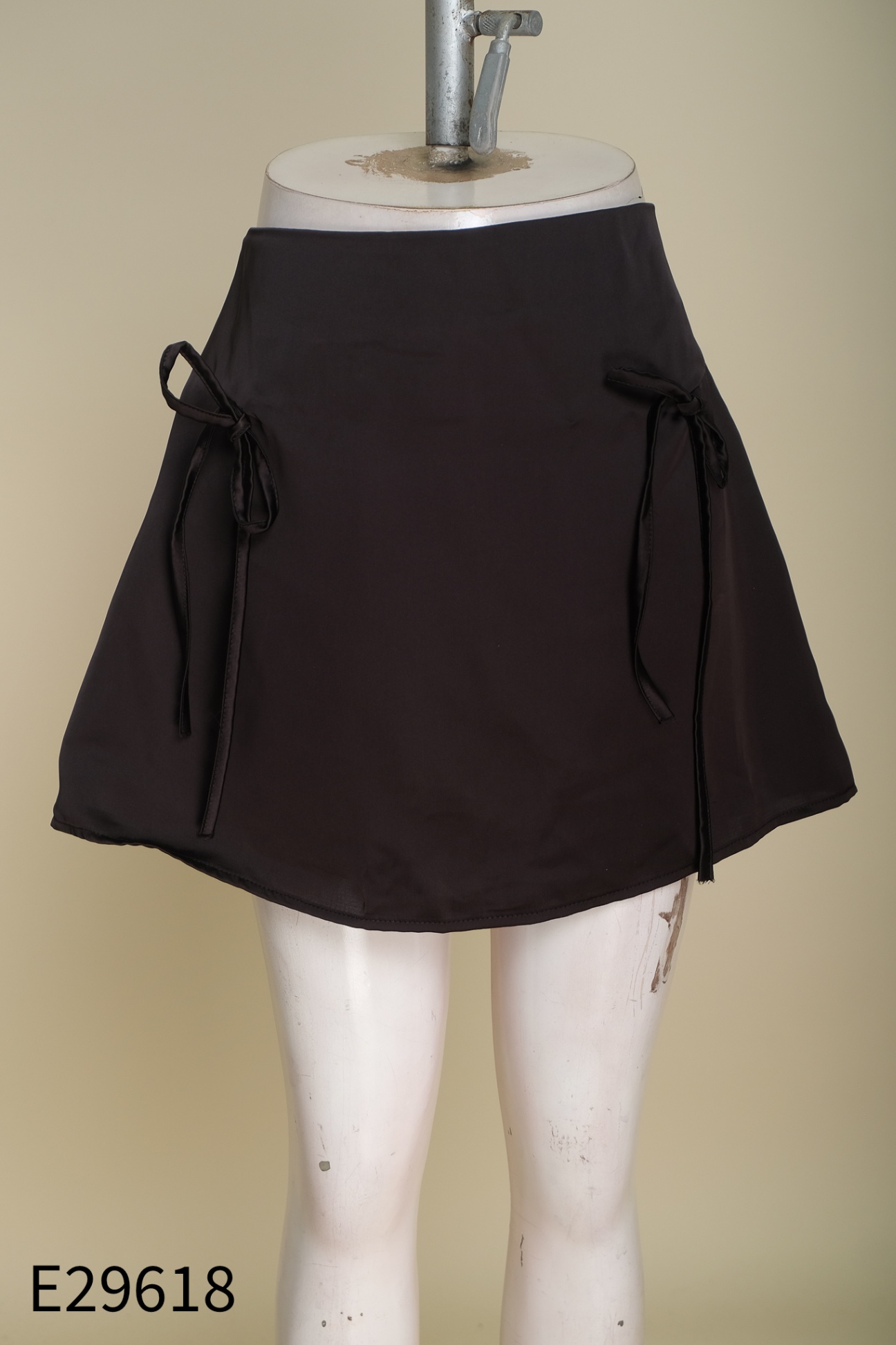 NEWTAG Chân váy CAWAOUTFIT lụa đen
