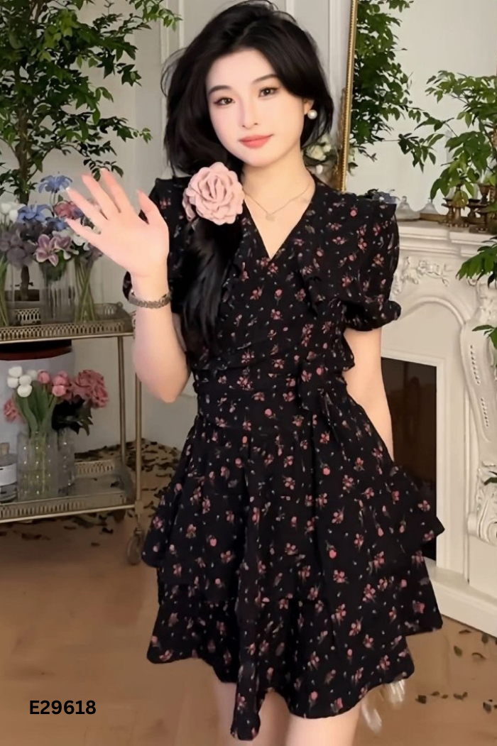 NEWTAG Set Áo đen hoa EMILI cổ bèo + chân váy