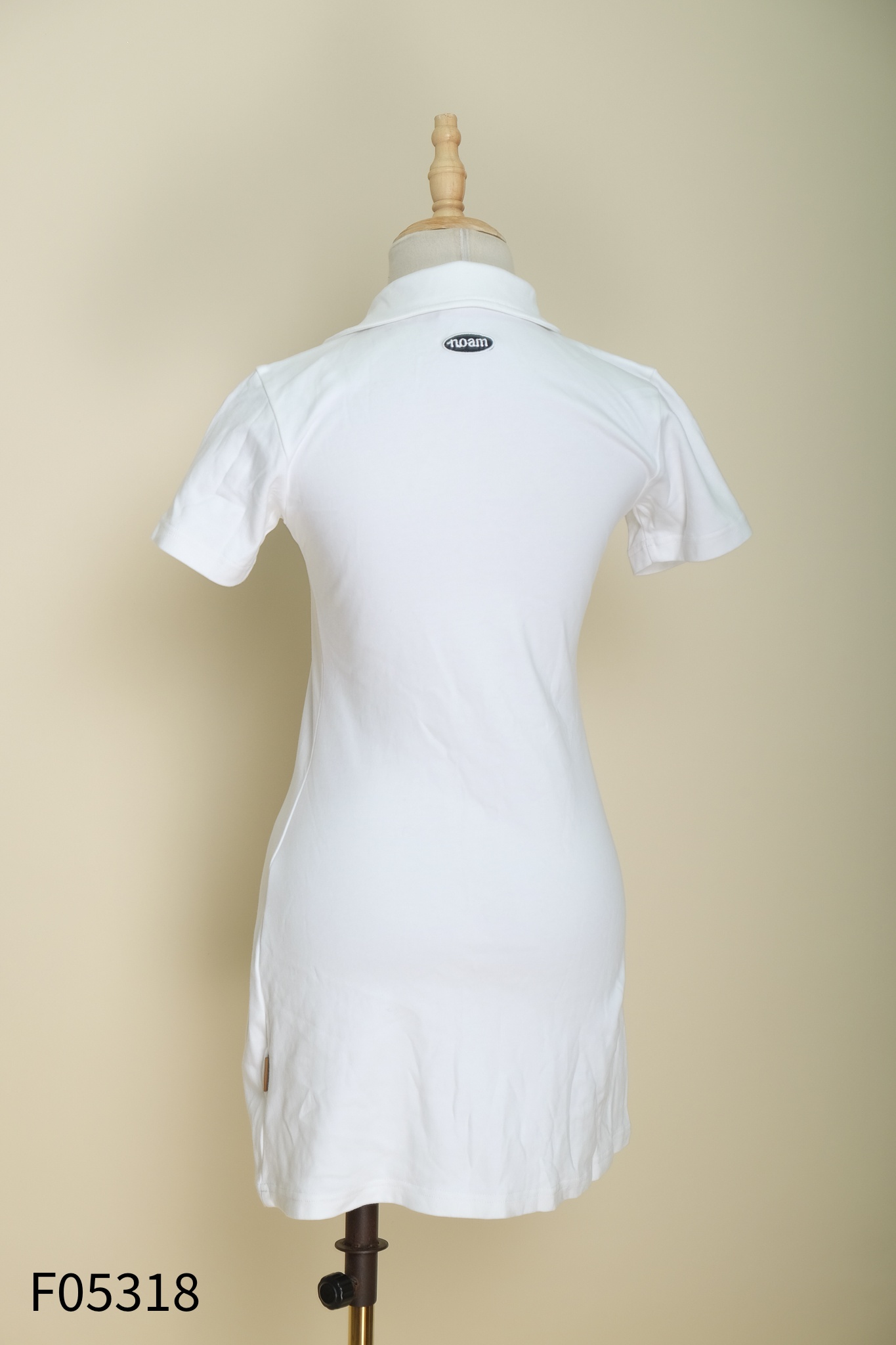 Váy NOAM trắng cổ polo