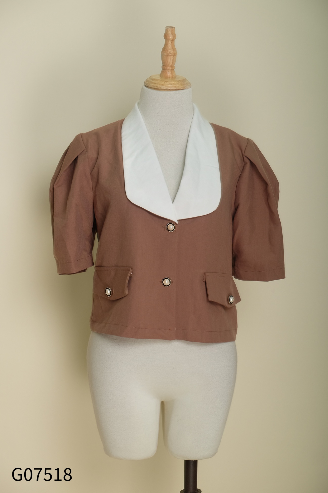 Áo CUNNIE STORE nâu cổ trắng