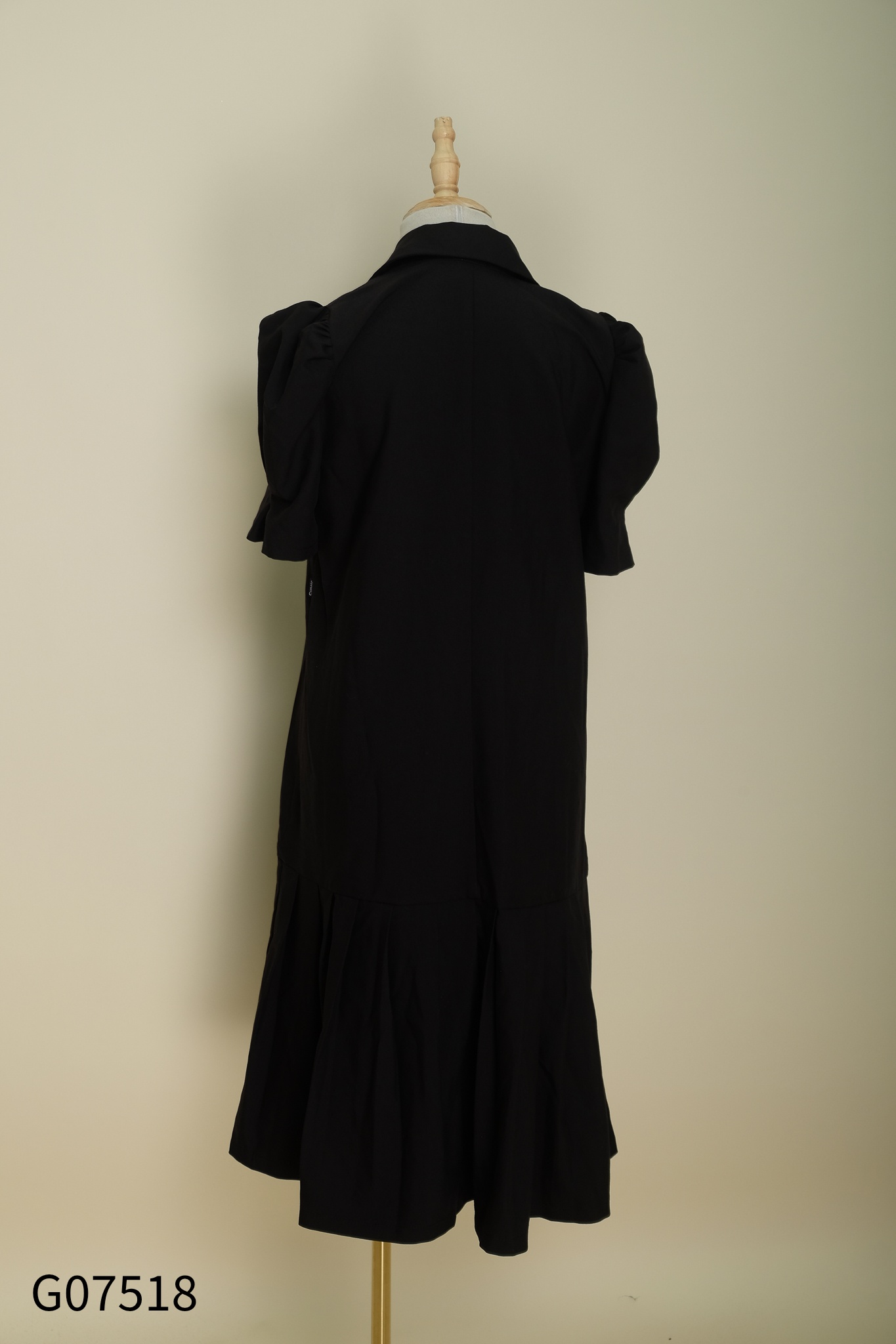 Váy CUNNIE STORE đen cổ vest