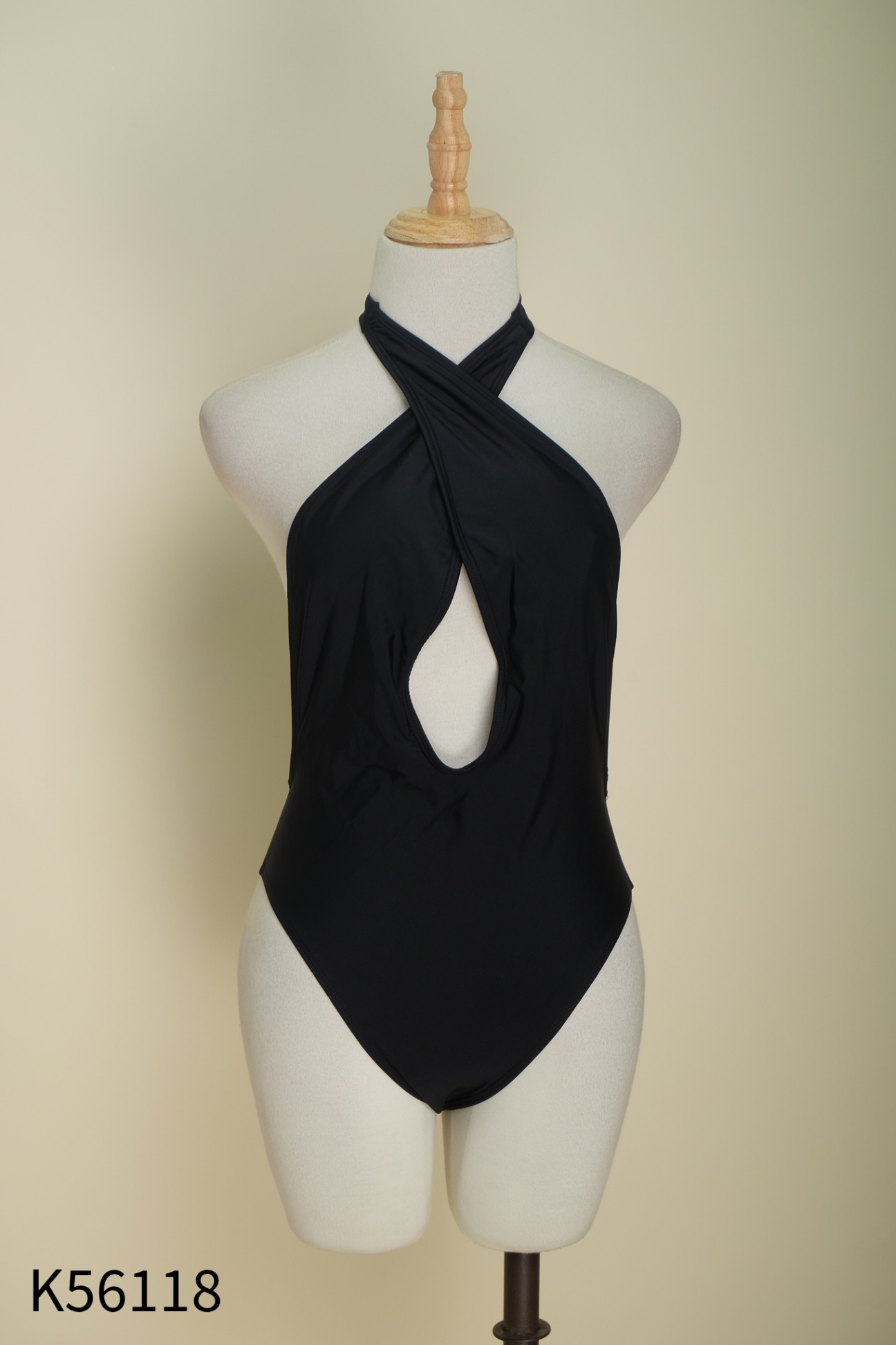 Bikini đen buộc cổ