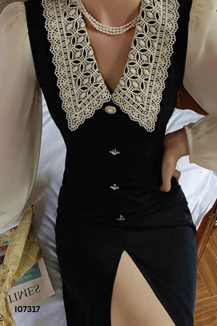 Váy đen cổ ren trắng