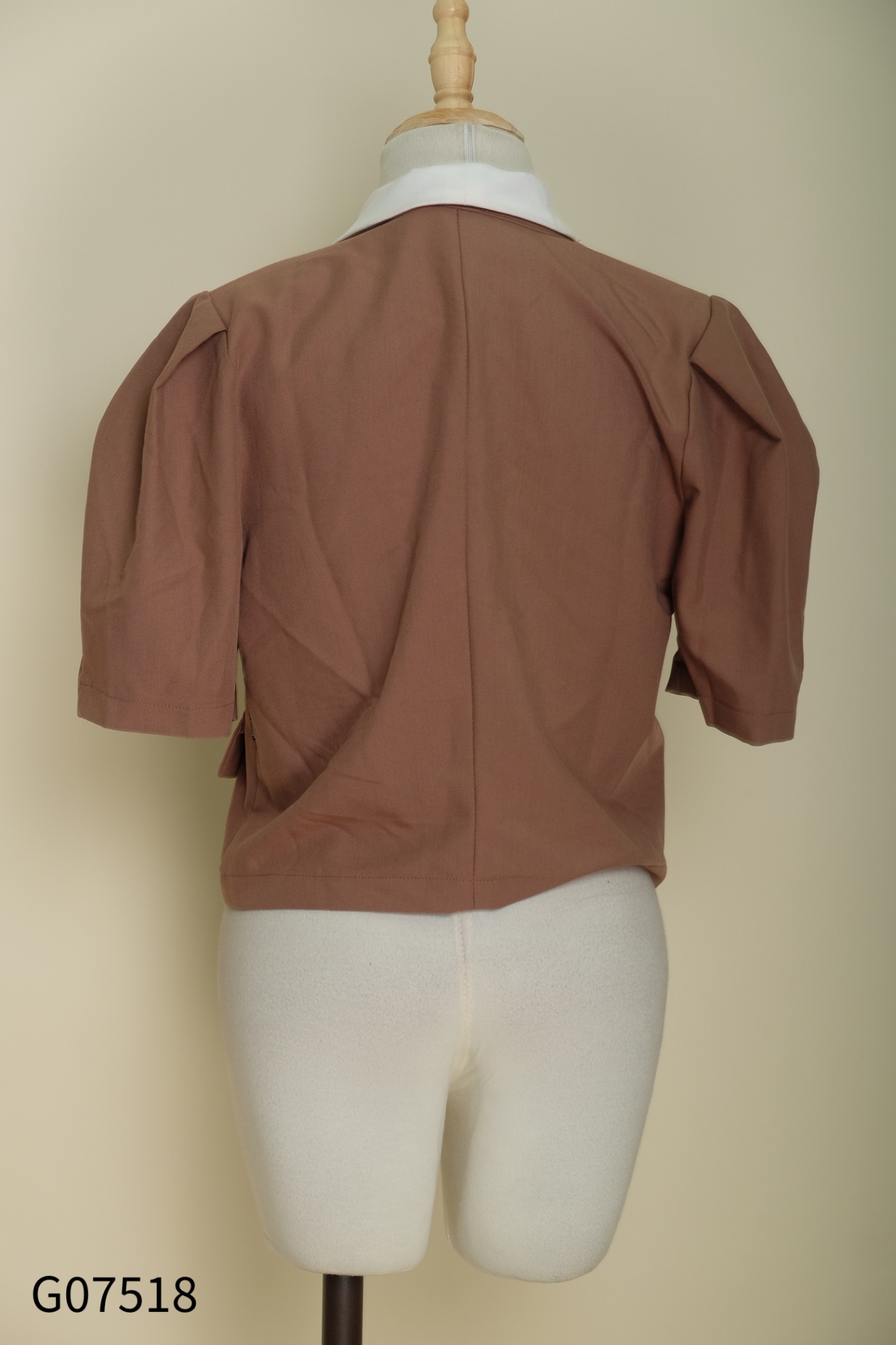 Áo CUNNIE STORE nâu cổ trắng