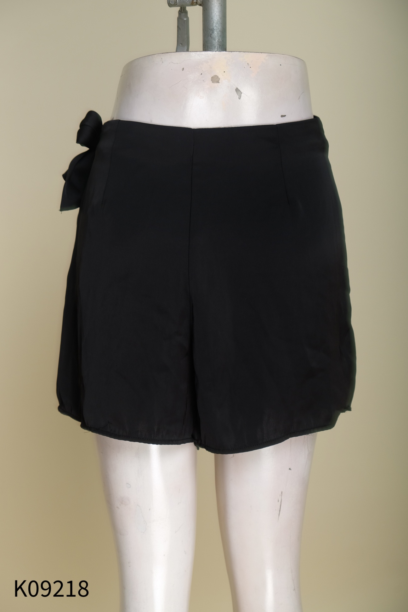 Chân váy ZARA (cắt tag) lụa đen