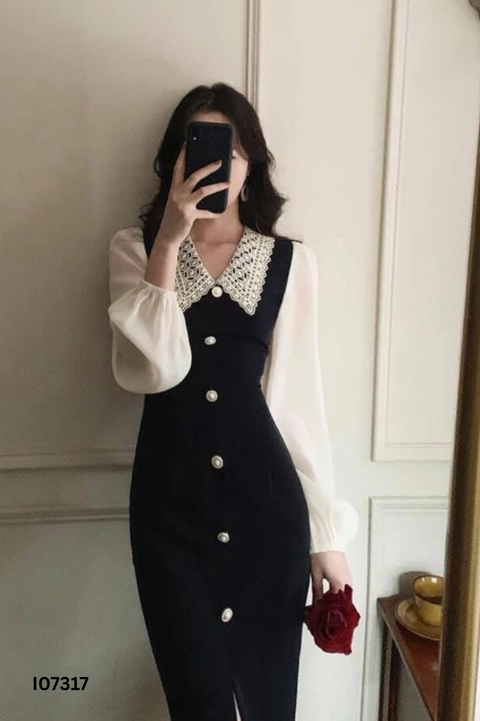 Váy đen cổ ren trắng