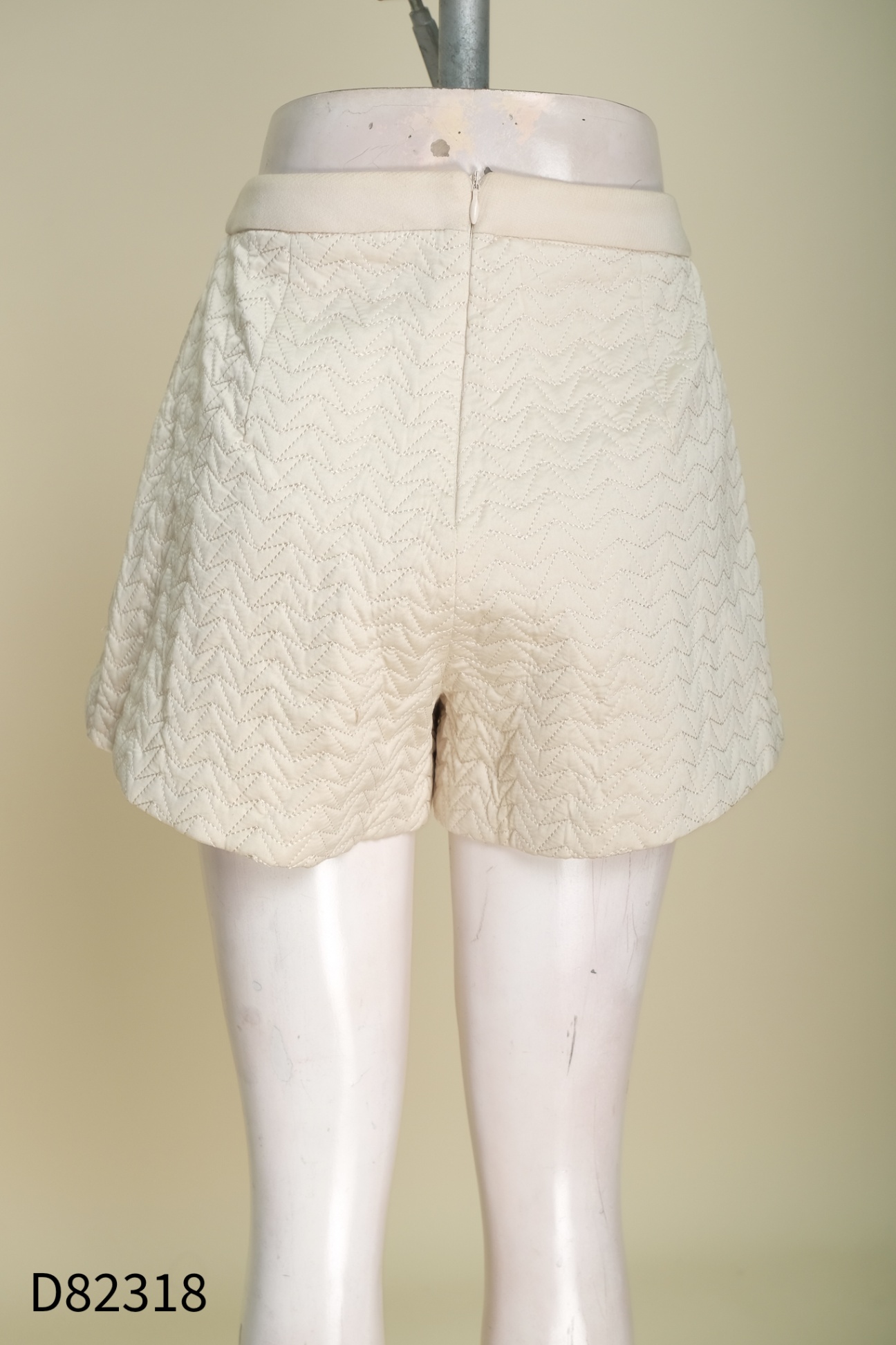 Quần short be đính đá