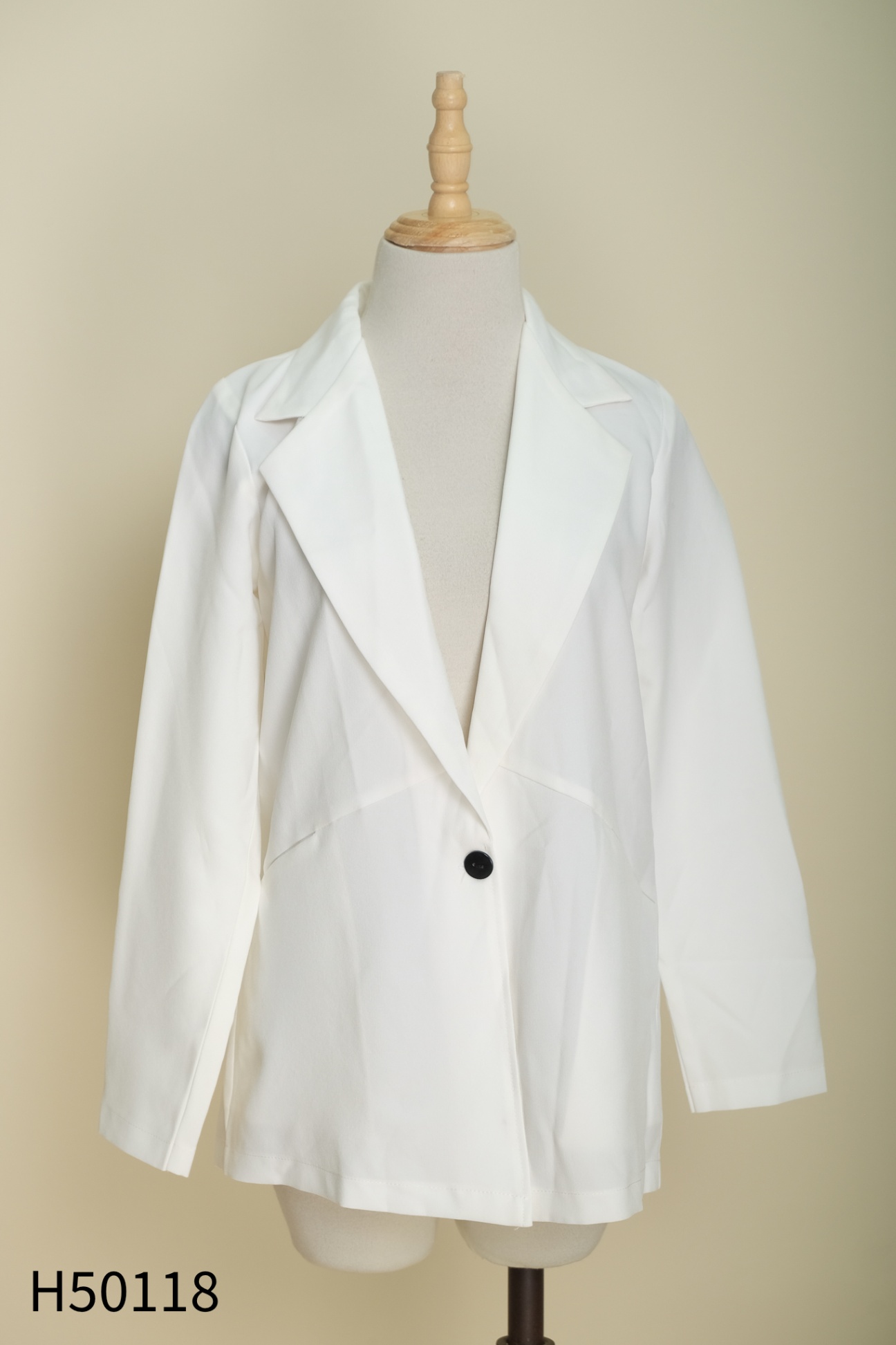 Áo khoác trắng cổ vest