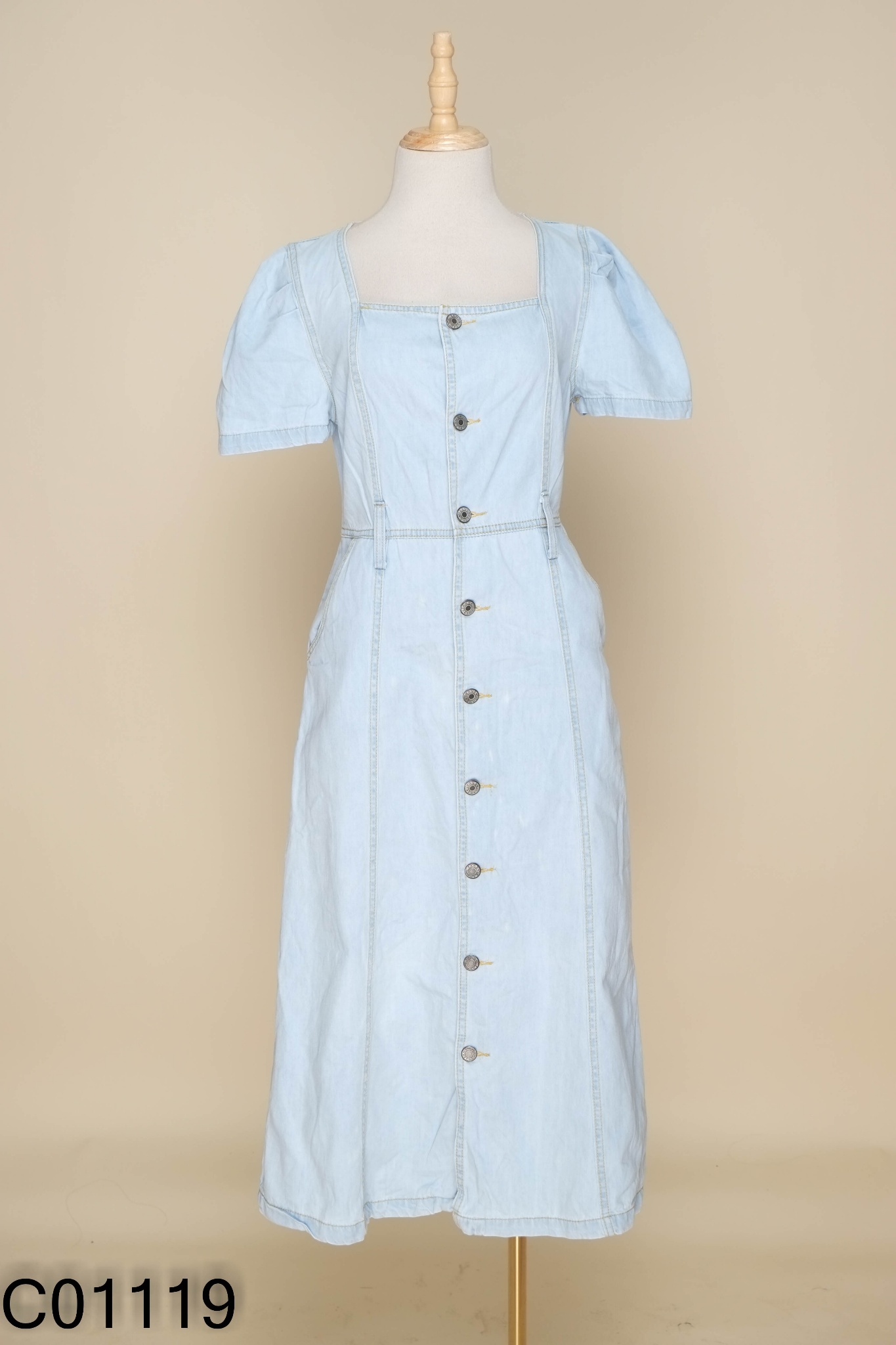 Váy jean xanh cổ vuông