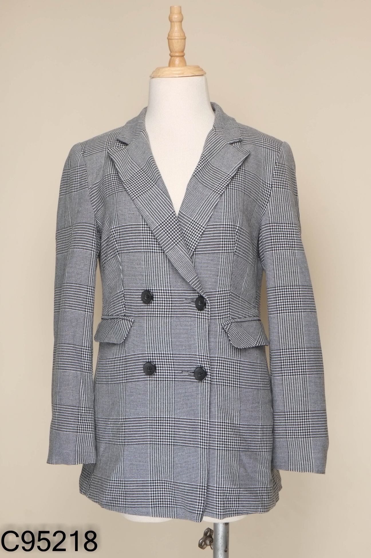 Áo blazer EVA TRAN đen trắng